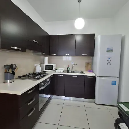 V86 - Coastal With Open Sea Views Appartement *