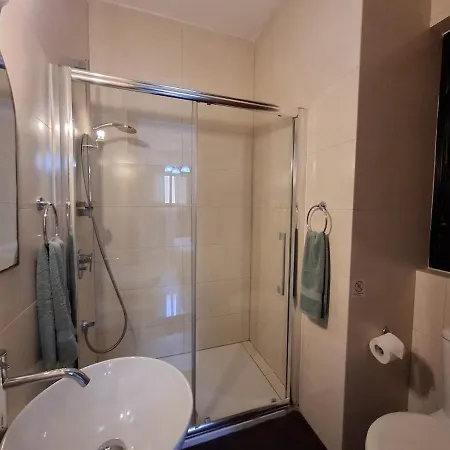 V86 - Coastal With Open Sea Views Appartement *