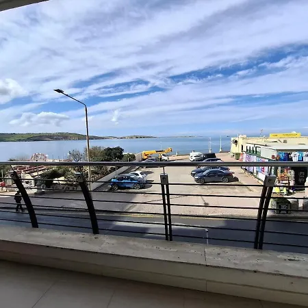 V86 - Coastal With Open Sea Views Appartement