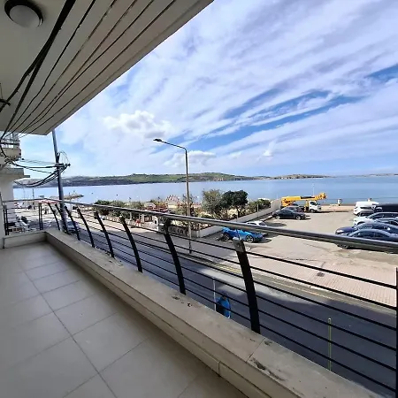 V86 - Coastal With Open Sea Views Appartement *